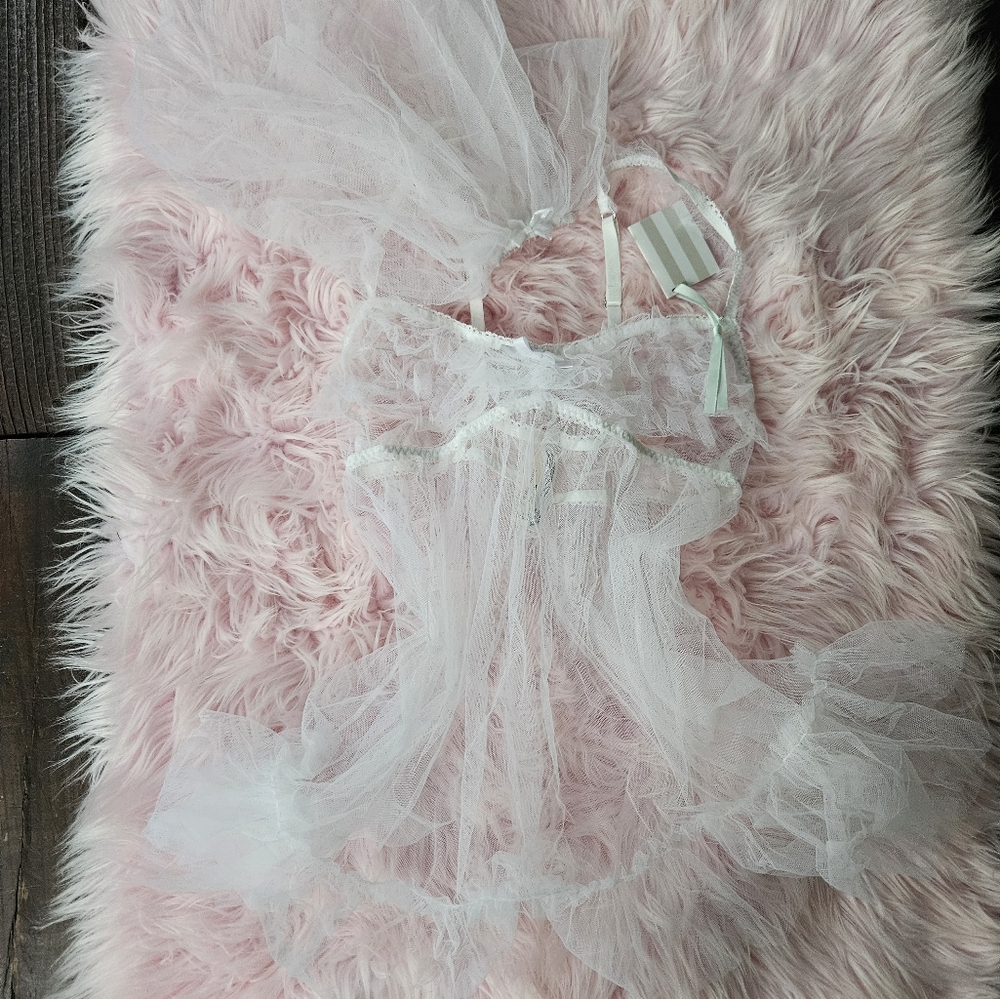Victorias secret I do set, comes with veil